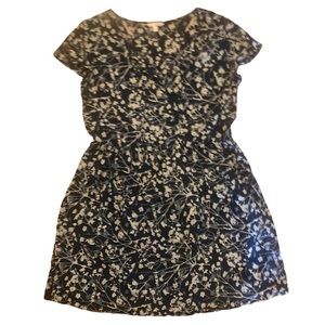 GAP Navy and white floral v-neck pleated dress with pockets Small